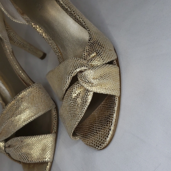 𝅺NINE WEST Gold Formal Peep Toe 2.5" Stiletto  Heel - Picture 2 of 5